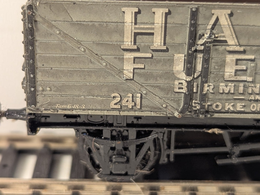 Airfix OO Gauge 7 Plank Open Wagon Goods Wagon 241 Hale Fuels grey