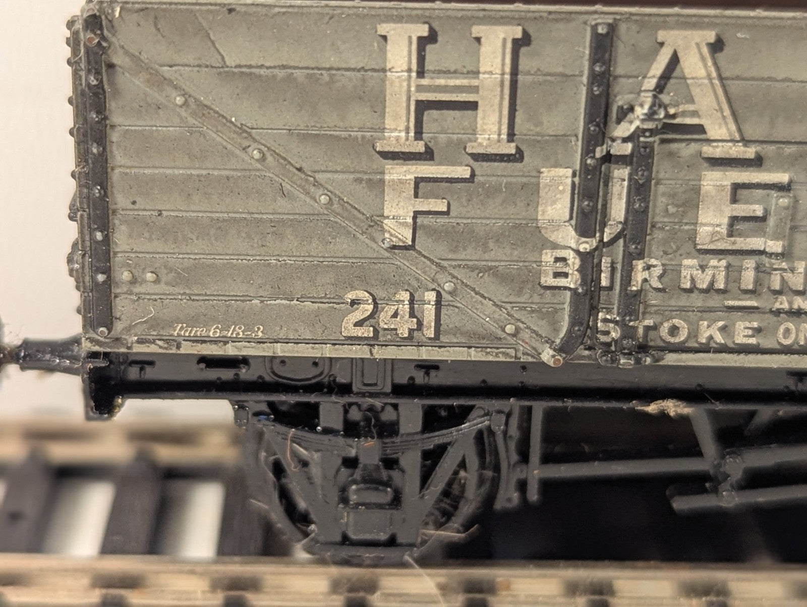 Airfix OO Gauge 7 Plank Open Wagon Goods Wagon 241 Hale Fuels grey