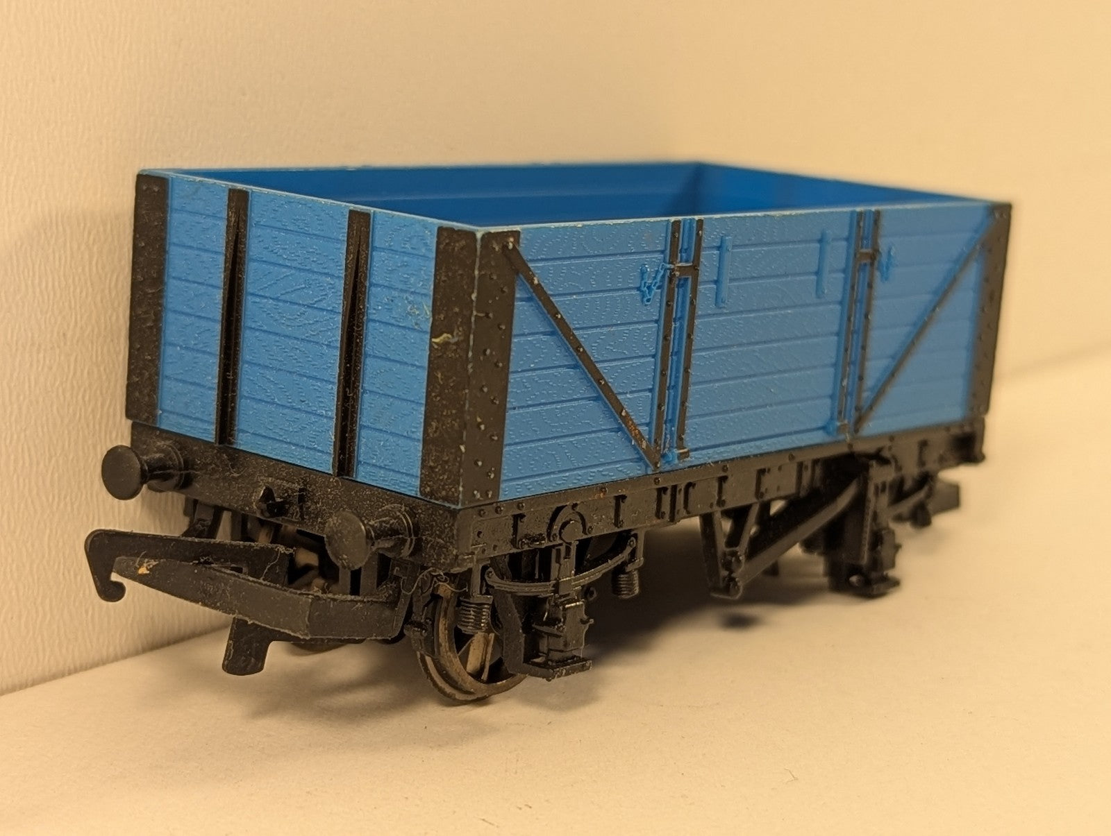 Hornby OO Gauge 5 Plank Open Wagon Blue