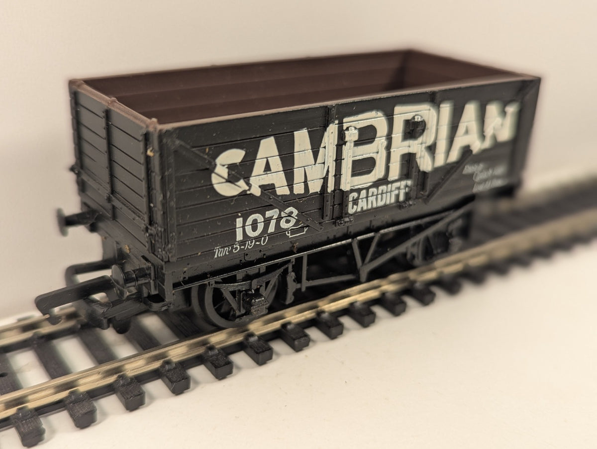 Mainline OO Gauge Cambrian Cardiff 7 Plank Coal Wagon