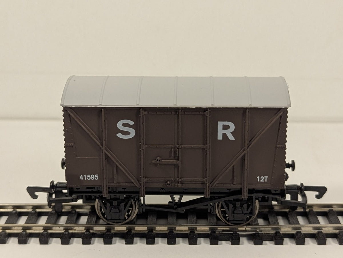 Dapol OO Gauge SR Vent Van Goods Wagon 41595 SR Brown B326