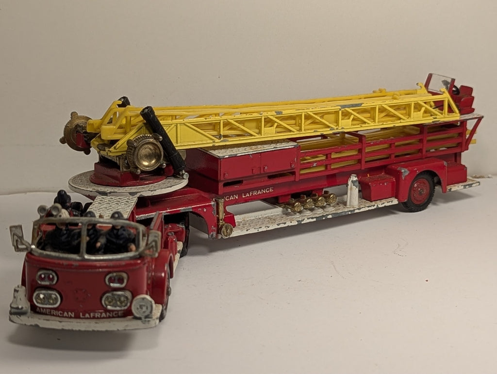 Corgi Major Toys 1143 American LaFrance Aerial Rescue Truck 1:43 Scale