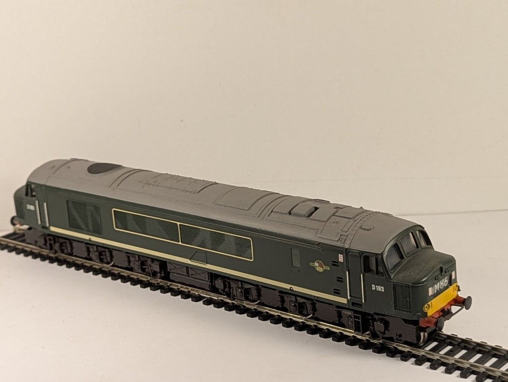 Mainline OO Gauge Class 45 Locomotive D193 BR Green with Small Yellow Panels