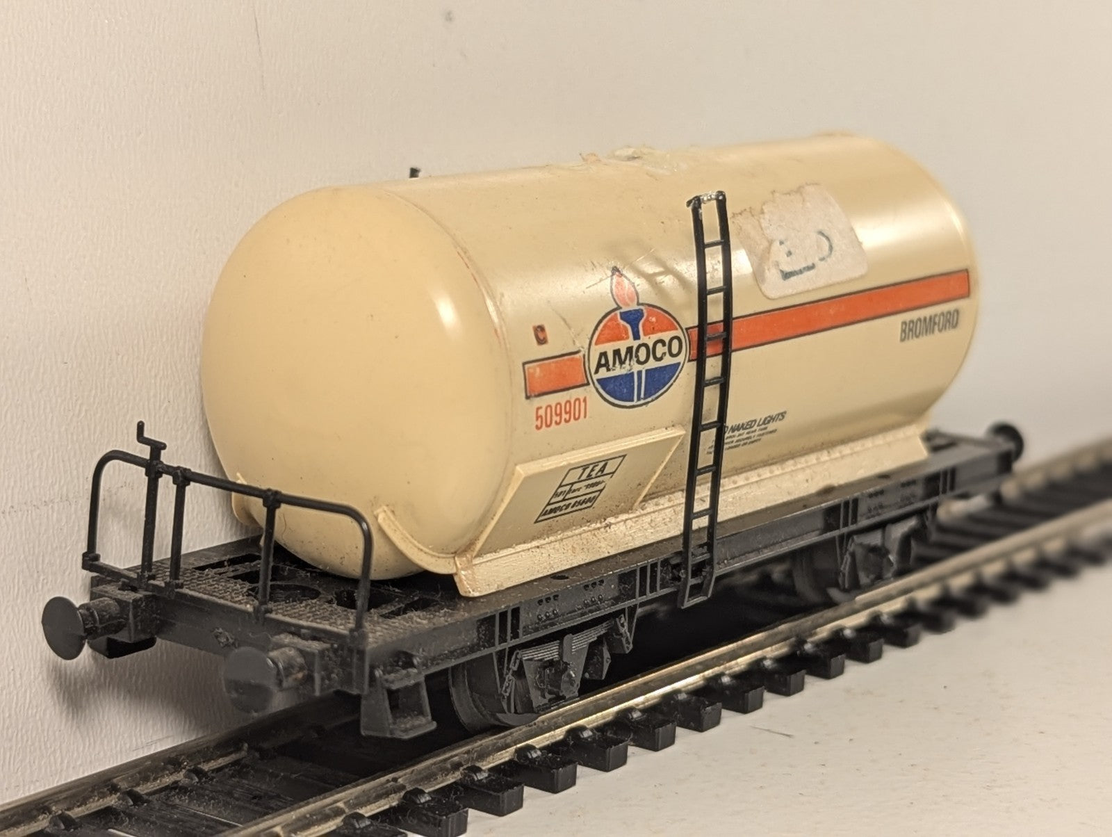 Lima OO Gauge Amoco Bromford TEA Tank Wagon Goods Wagon 509901
