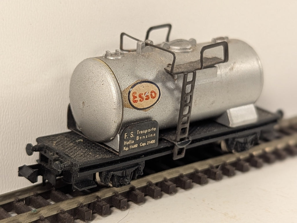Lima MicroModels N Gauge Esso Tank Wagon - Missing Coupler