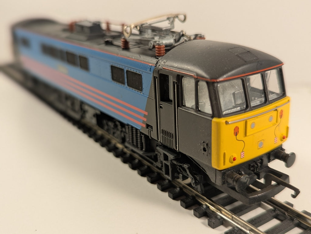 Hornby R2242 Virgin Bo-Bo Electric Locomotive Class 86 No. 86245 “Caledonian”