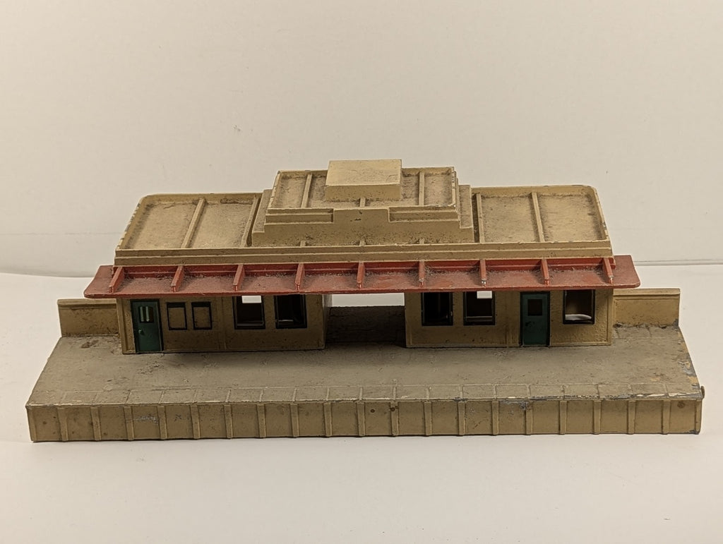 Hornby-Dublo OO Gauge Main Station Building Cream and Red 5085
