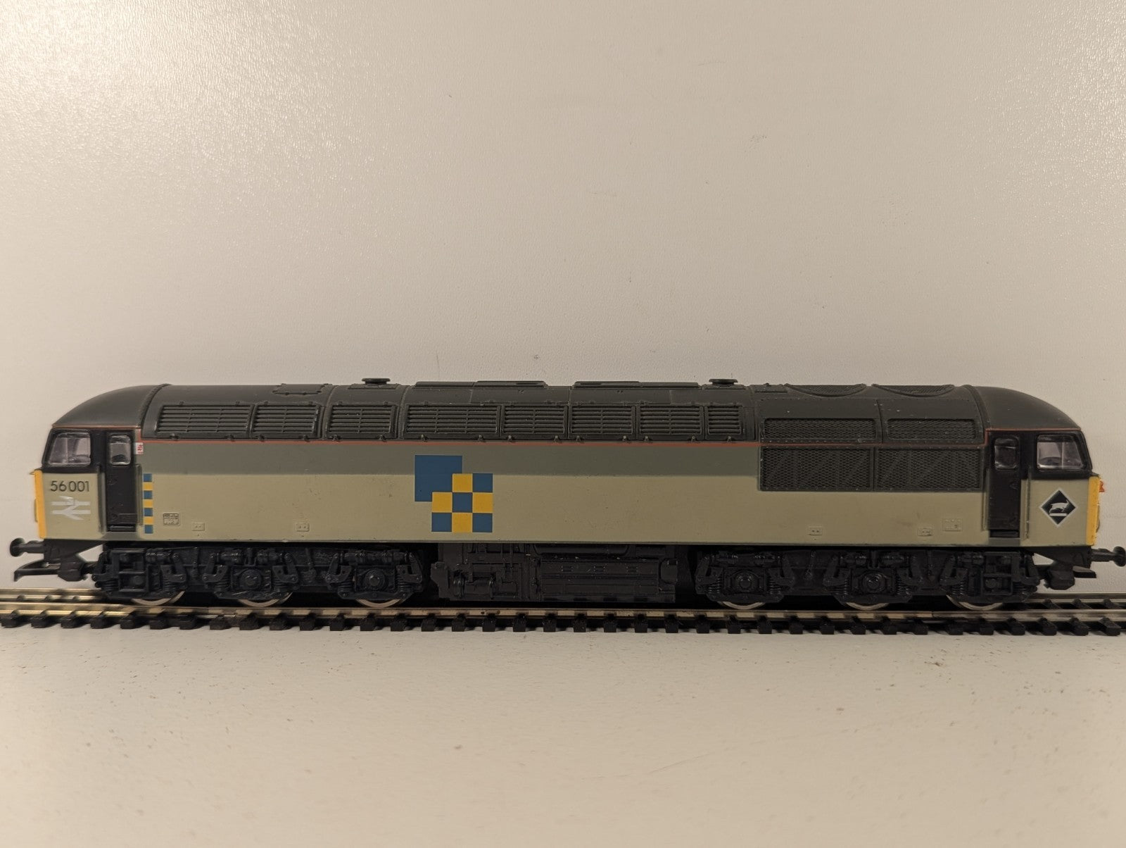 Mainline OO Gauge Class 56 Locomotive 56001 BR Railfreight Coal Livery