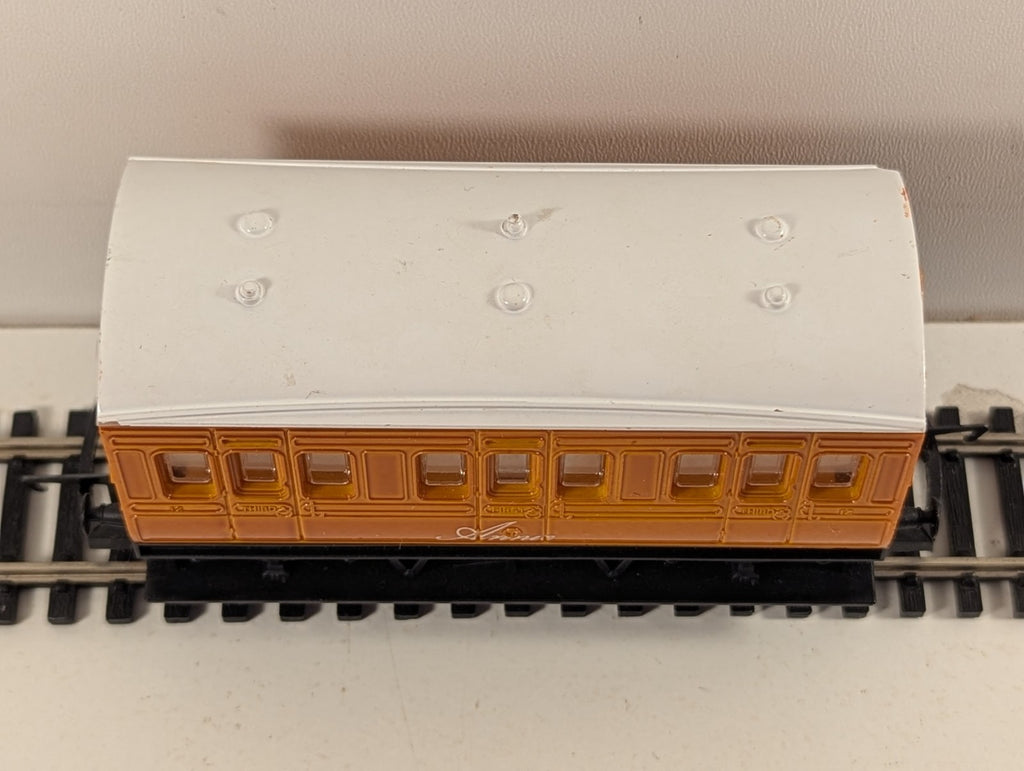 Hornby Thomas & Friends Annie Coach