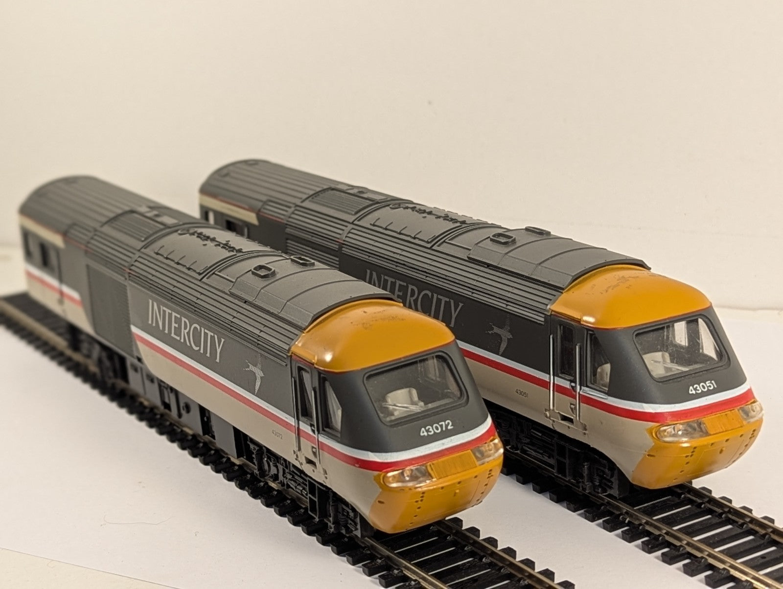 Hornby OO Gauge Class 43 HST 2 Car Set 43051 & 43072