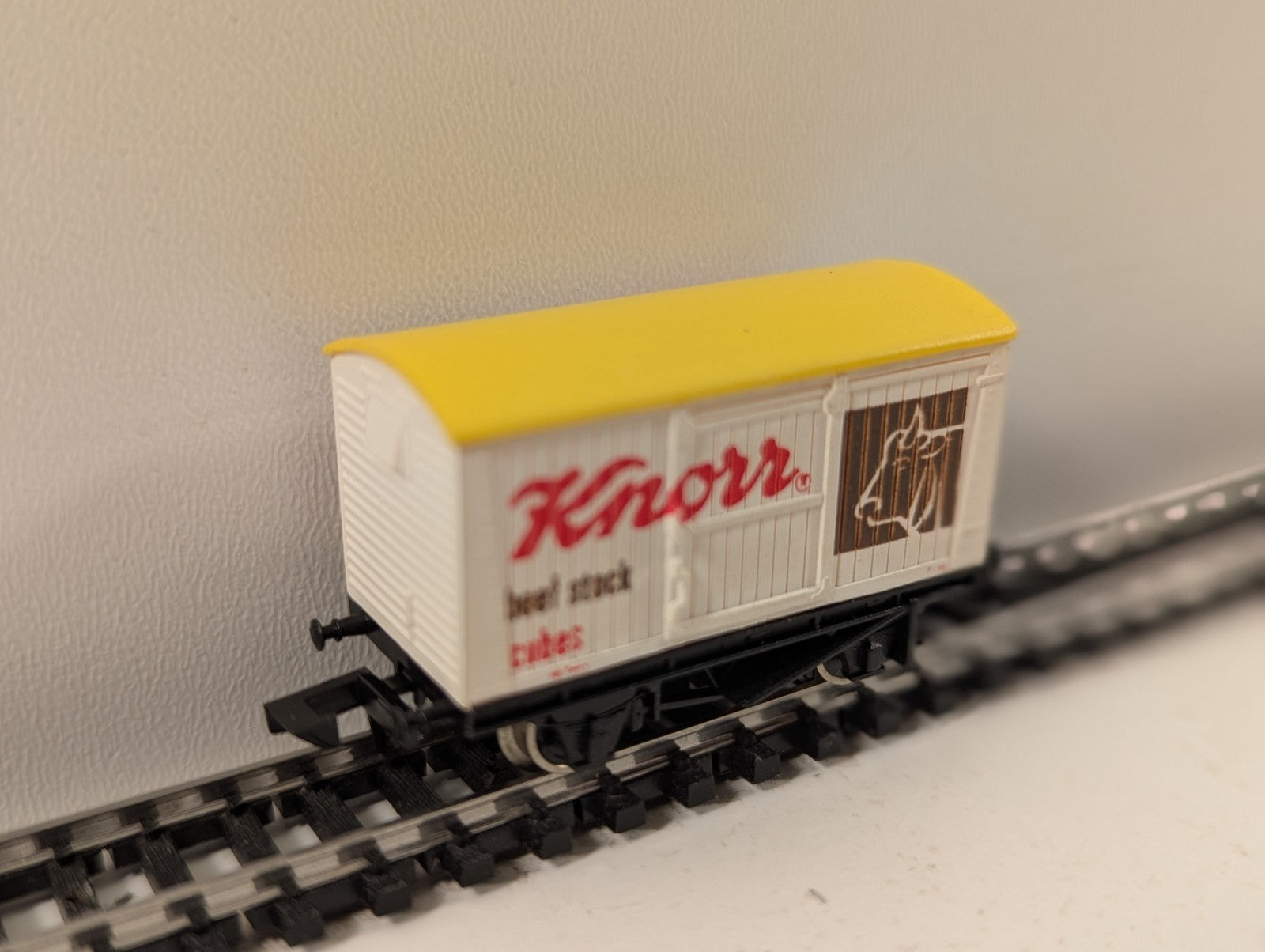 Graham Farish N Gauge Single Vent Van Knorr Beef Stock Cubes Livery