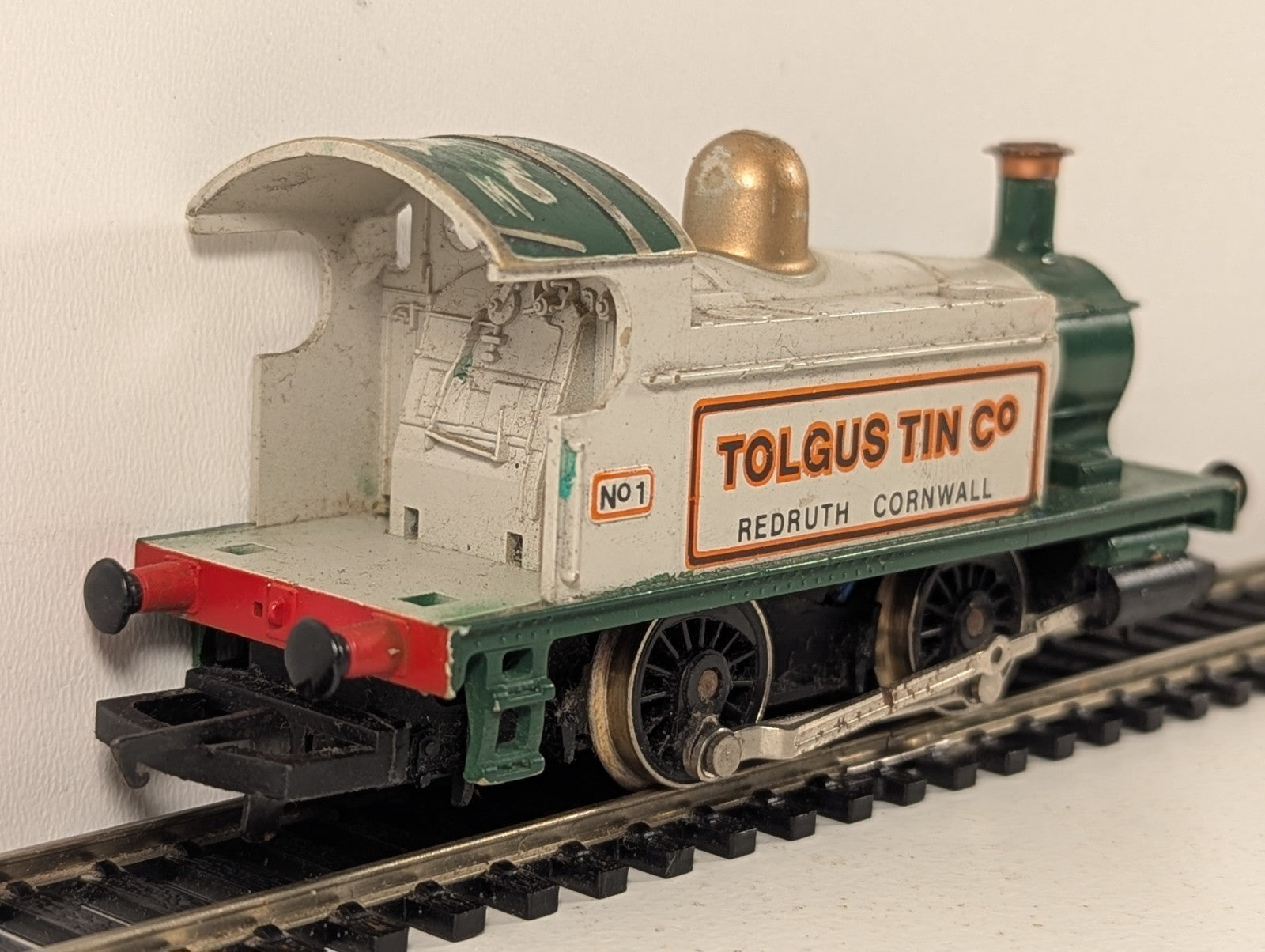 Hornby OO Gauge 0-4-0T Industrial Tank Steam Locomotive 1 Tolgus Tin Co