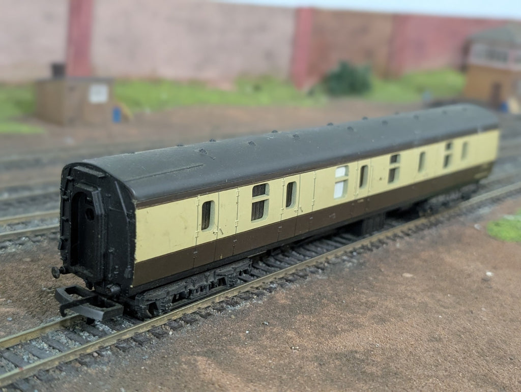 Lima L305345 Mk 1 BG Full Brake in BR chocolate & cream