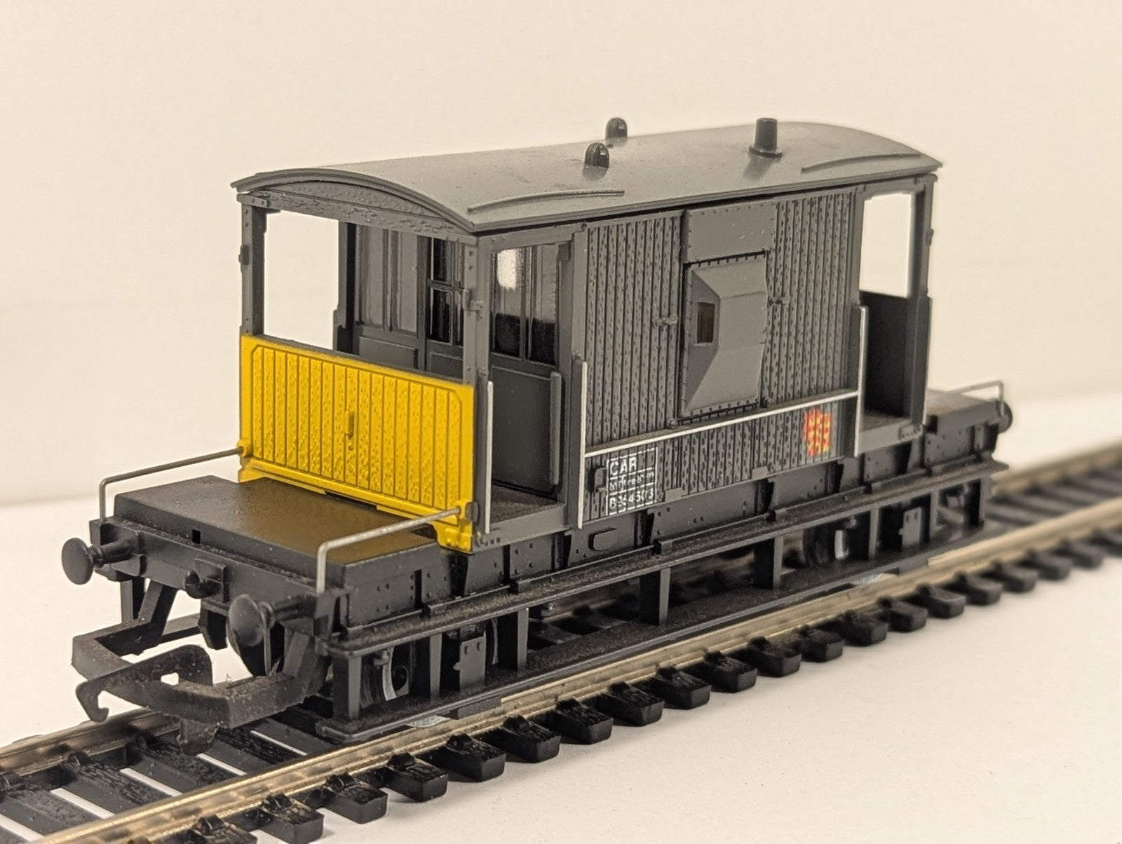 Hornby R.049 OO Gauge BR Sub-Sector 20 Ton Brake Van B954303