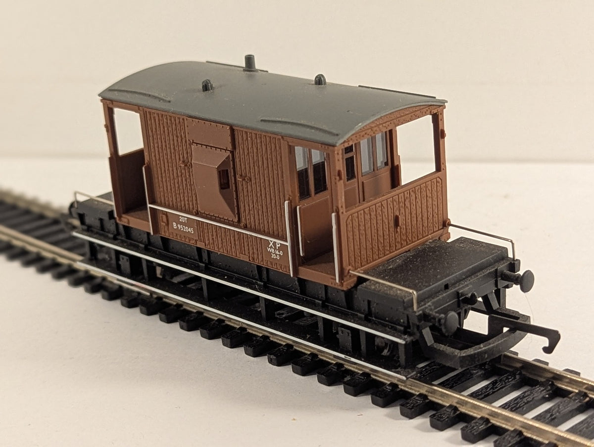 Hornby OO Gauge BR 20 Ton Brake Van B952045 BR Bauxite R6287