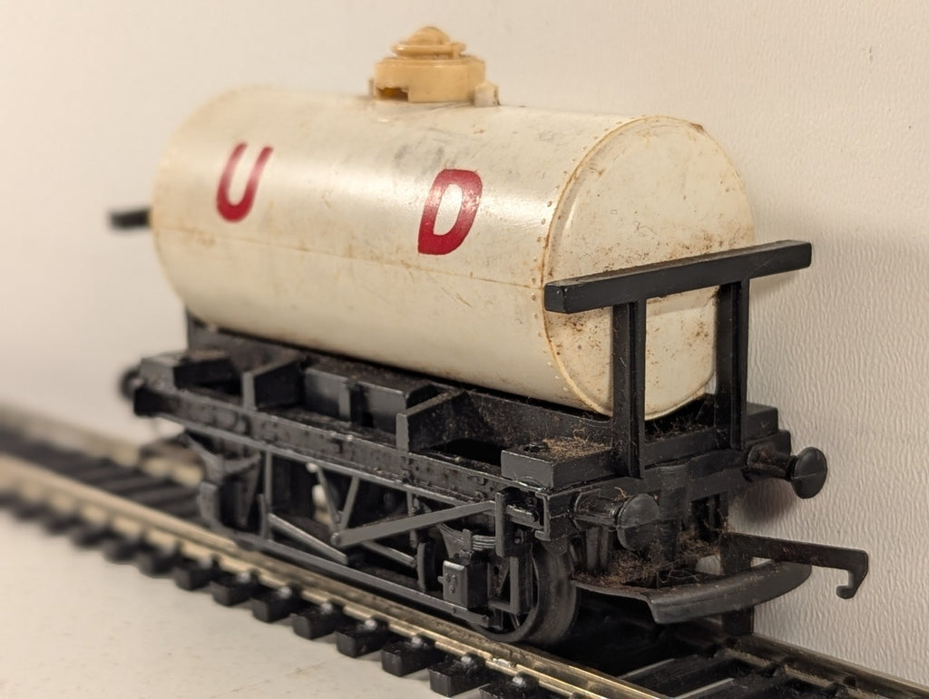 Tri-ang OO Gauge United Dairies Milk Tank Wagon Goods Wagon R125