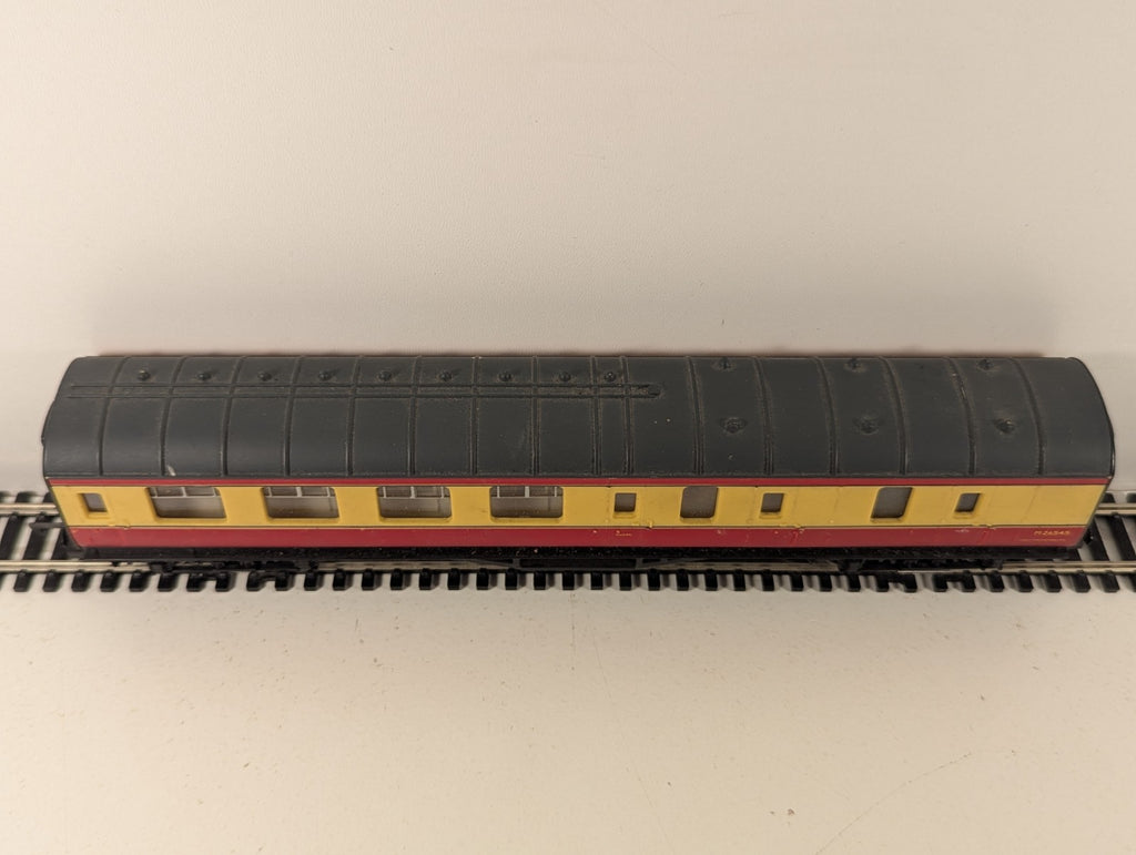 Hornby R438 OO Gauge BR Stanier Brake Coach Cream & Maroon
