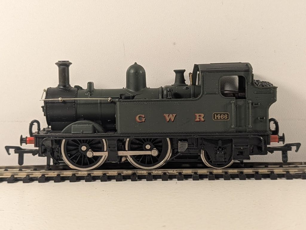 Airfix OO Gauge GWR 1400 Class 0-4-2T Steam Locomotive 1466 GWR Green