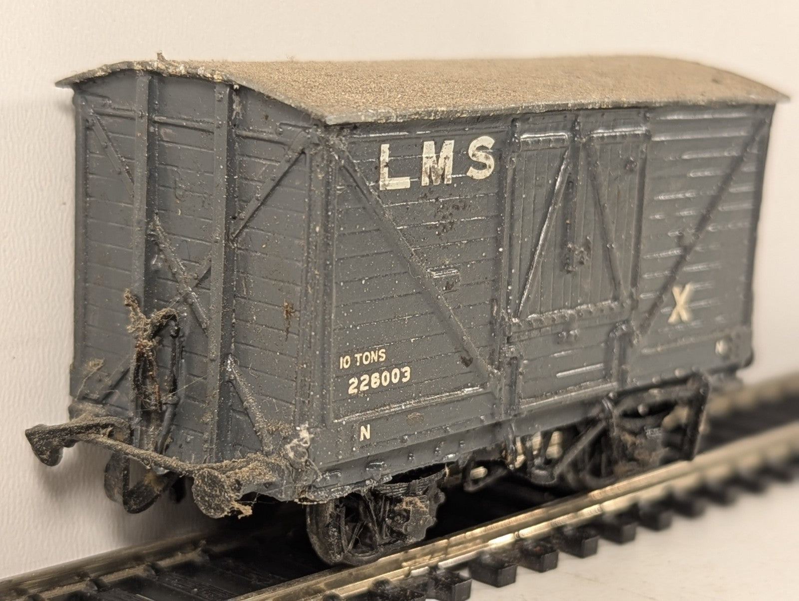Kitbuilt LMS 10 Ton Ventilated Van Goods Van 228003 LMS Grey