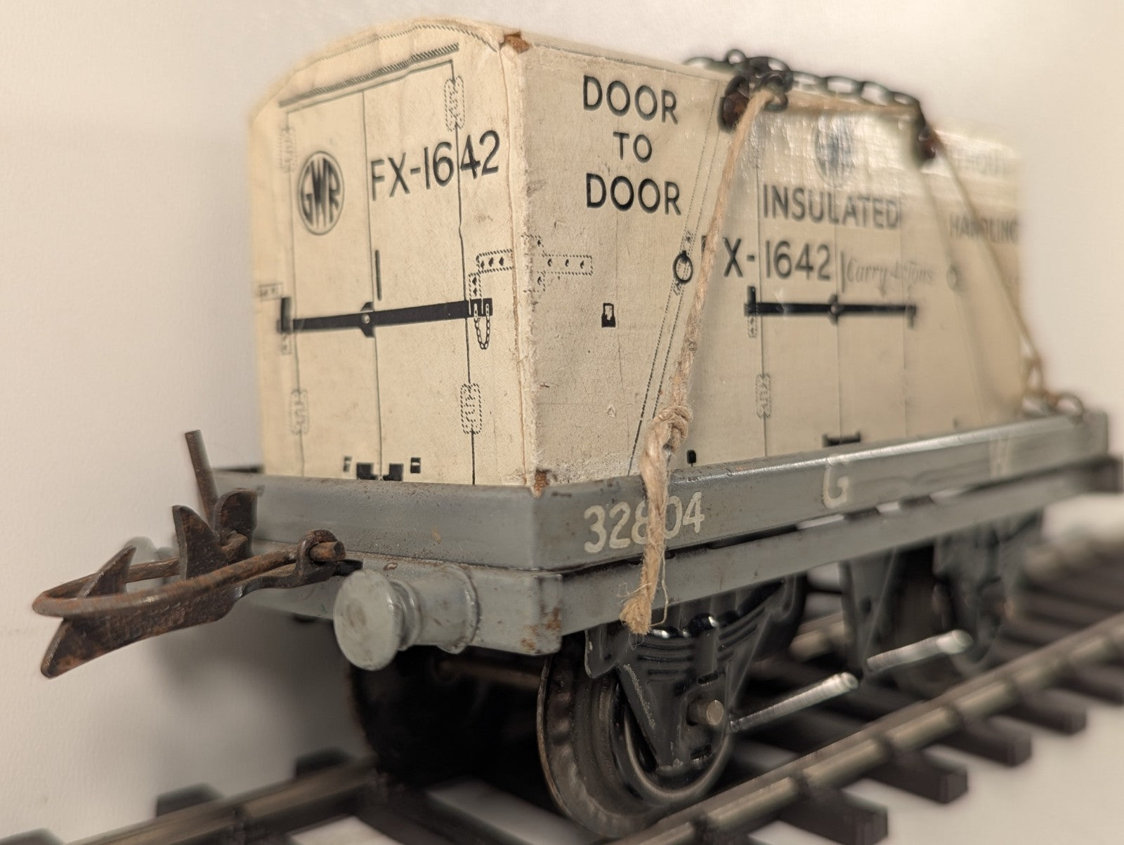 Hornby O Gauge GWR Flat Wagon with Insulated Container
