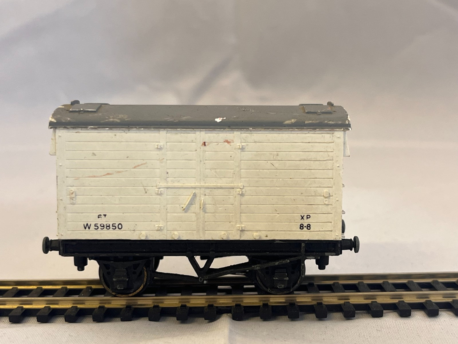 Hornby Dublo OO Gauge 6 Ton Refrigerated Van Missing Couplings