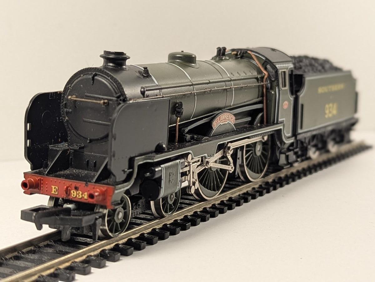 Hornby OO Gauge Schools Class 4-4-0 'St. Lawrence' Steam Locomotive 934