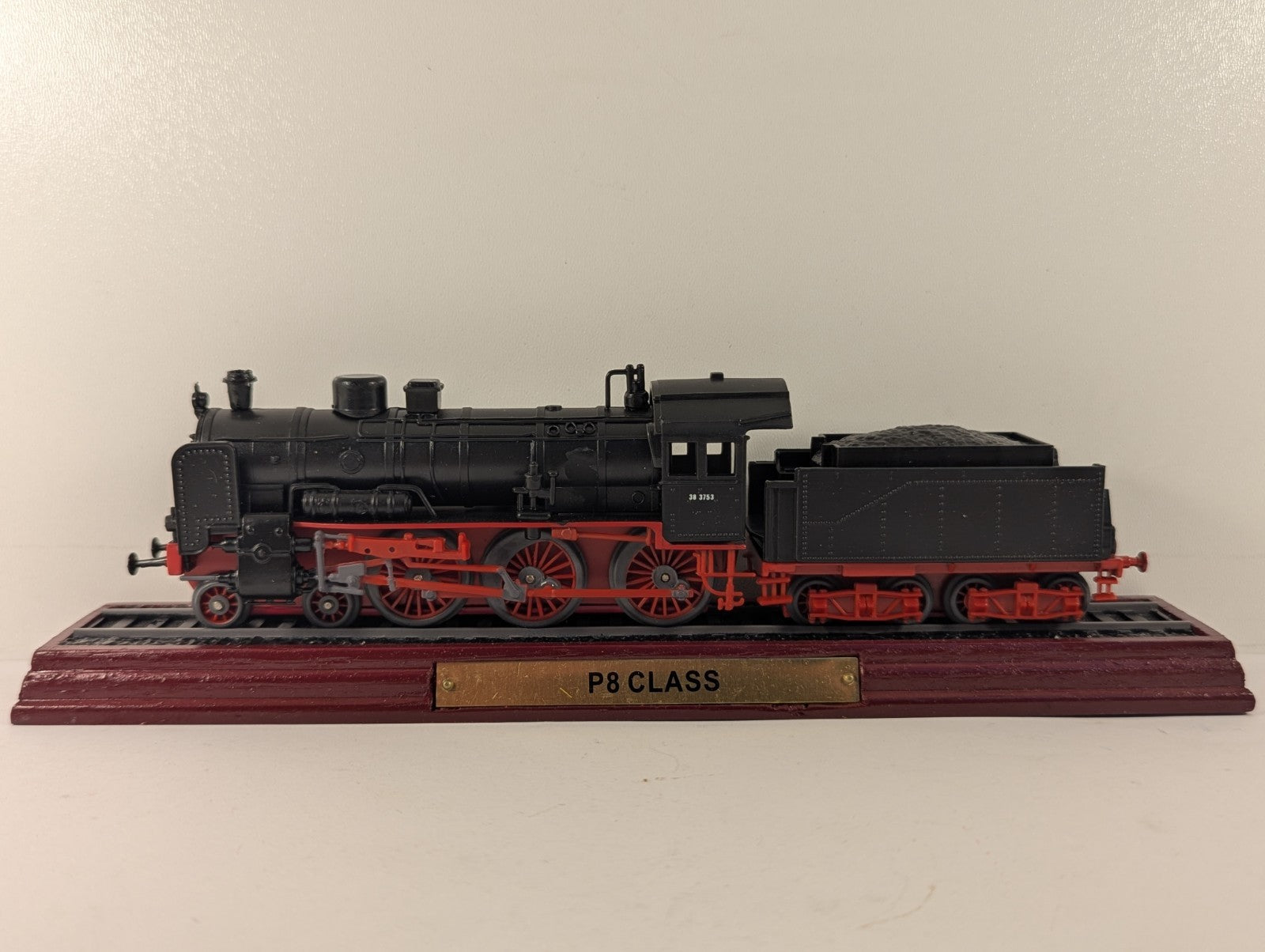 Atlas Editions Class P8 4-6-0 Steam Locomotive Static Model