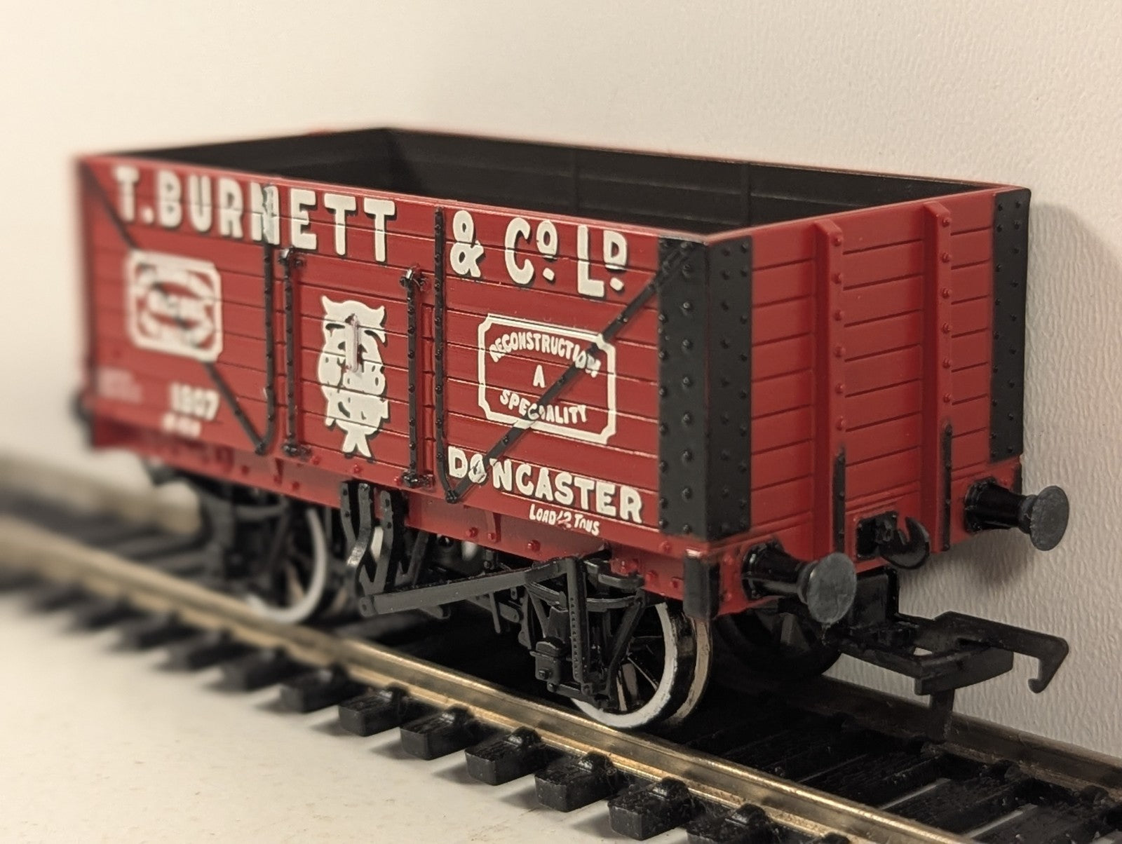 Bachmann 37-125K 8 Plank Wagon 'T. Burnett & Co.'