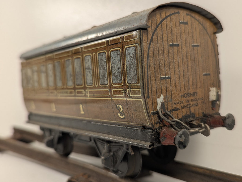 Hornby O Gauge No. 1 Passenger Coach LNER Teak