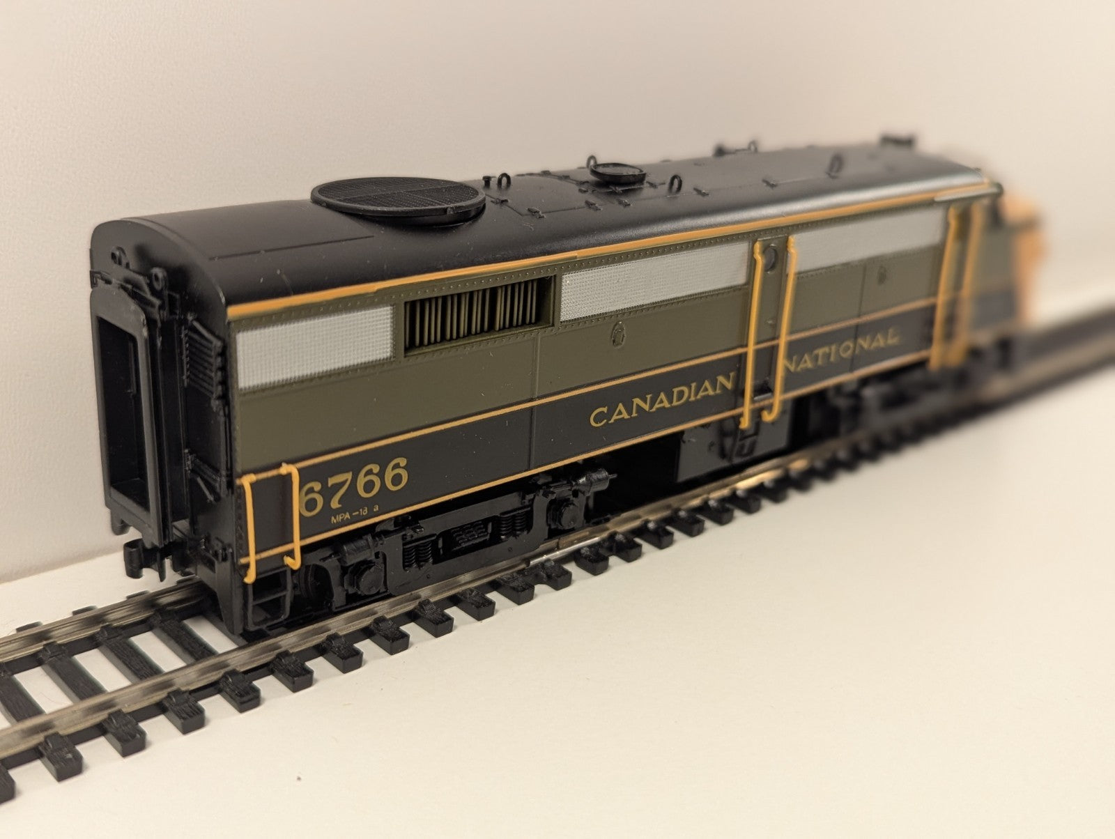 Life-Like Proto 2000 HO Scale Canadian National FB2 Diesel Locomotive – No. 6766