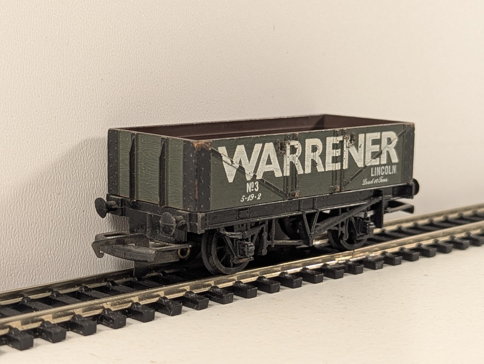 Mainline 37-132 OO Gauge Warrener Lincoln 5 Plank Wagon - Wrong Box