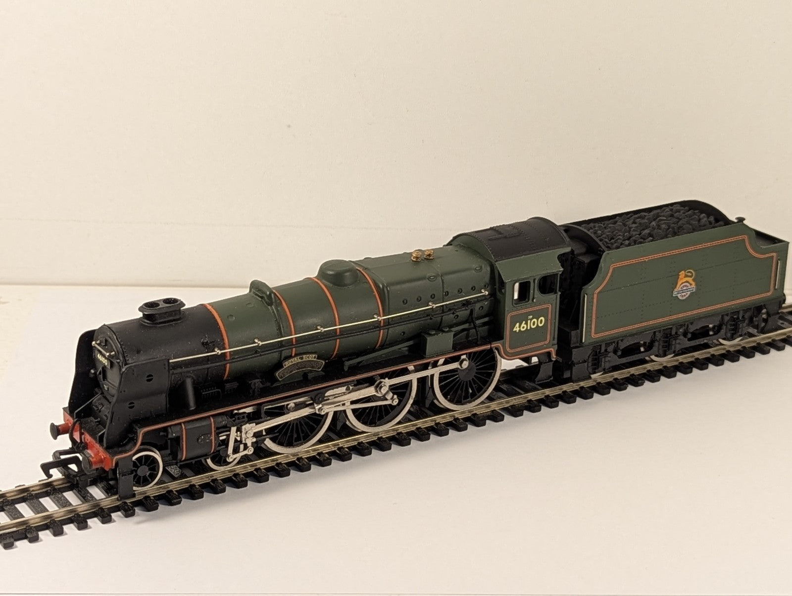 Mainline OO Gauge BR Green 46100 Royal Scot Steam Locomotive