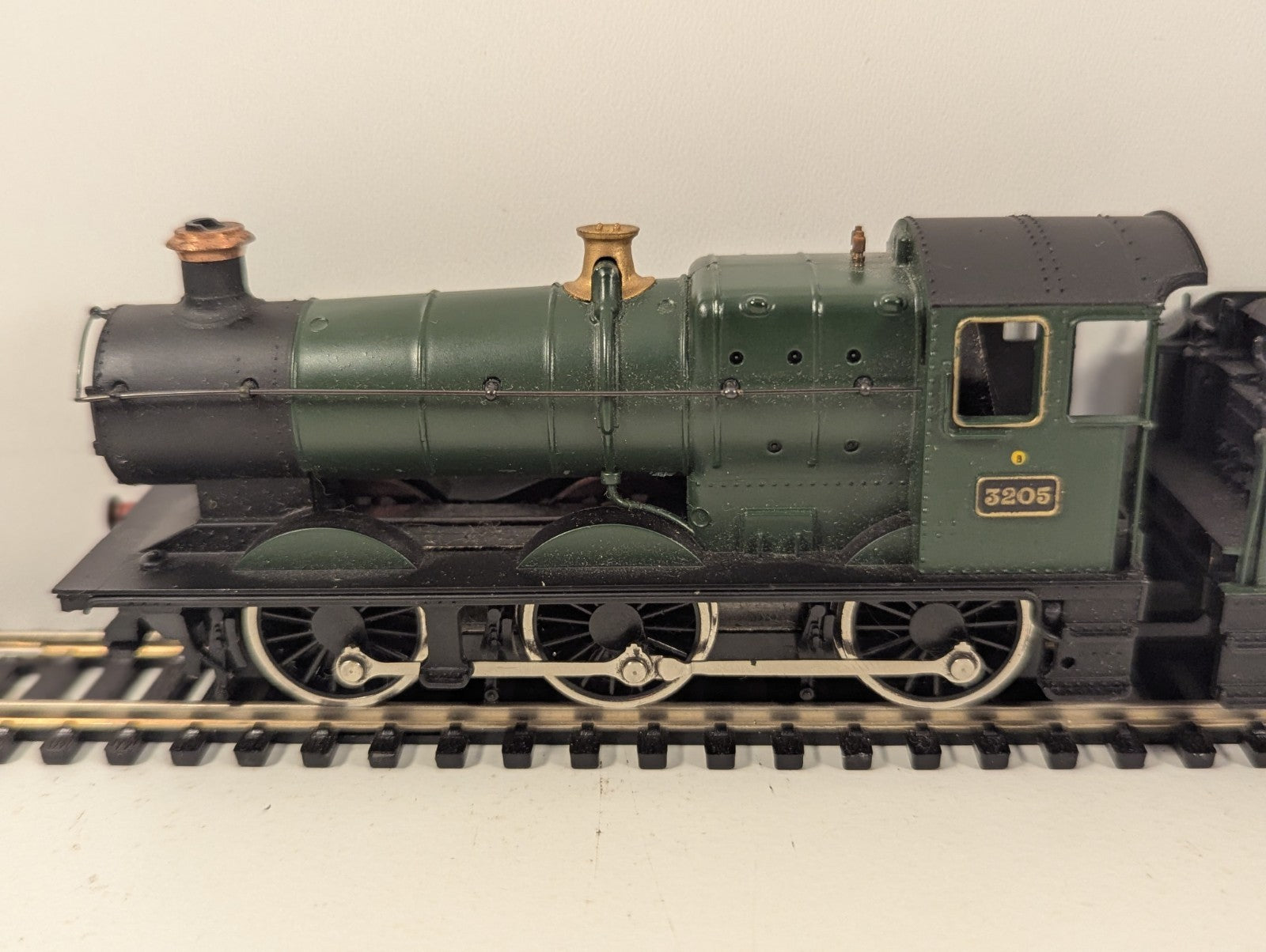 Mainline OO Gauge Collett Goods 2251 0-6-0 Steam Loco – Buffer Damage