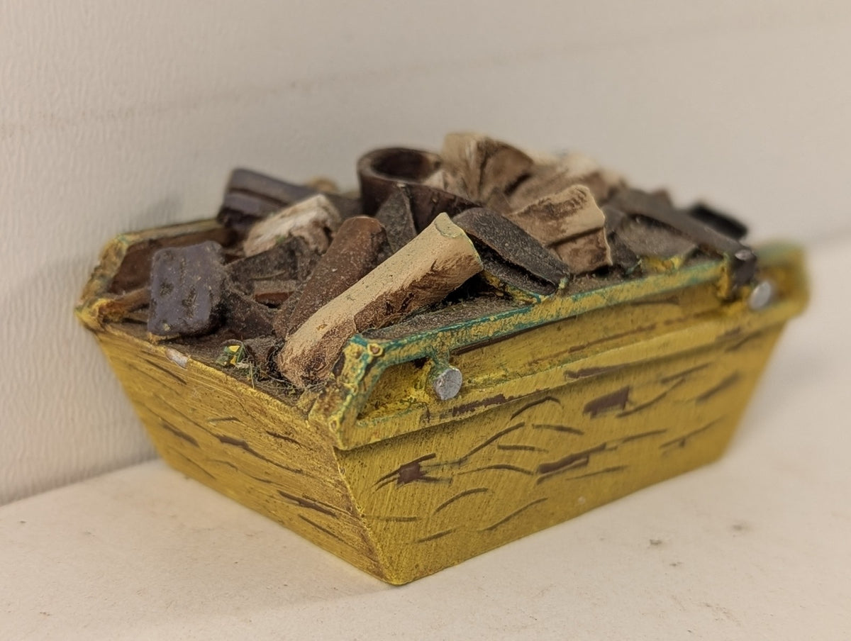 Hornby OO Gauge Yellow Skip with Debris Scenic Accessory
