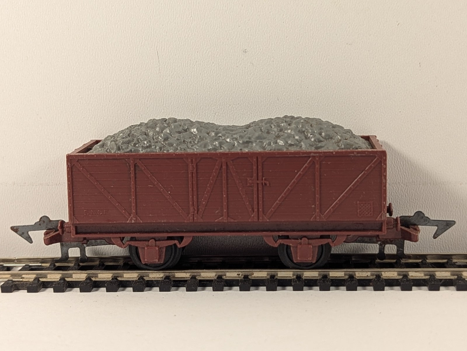 Jouef HO Gauge SNCF 2-Axle Open Wagon with Coal Load SNCF Brown