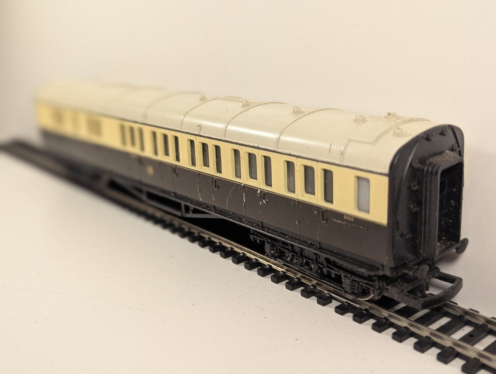 Hornby R457 OO Gauge GWR Collett Corridor Brake Third No. 4913
