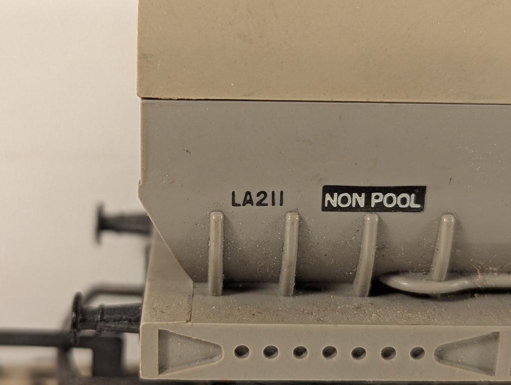 Tri-ang OO Gauge Presflo Bulk Powder Wagon Goods Wagon LA211 Grey