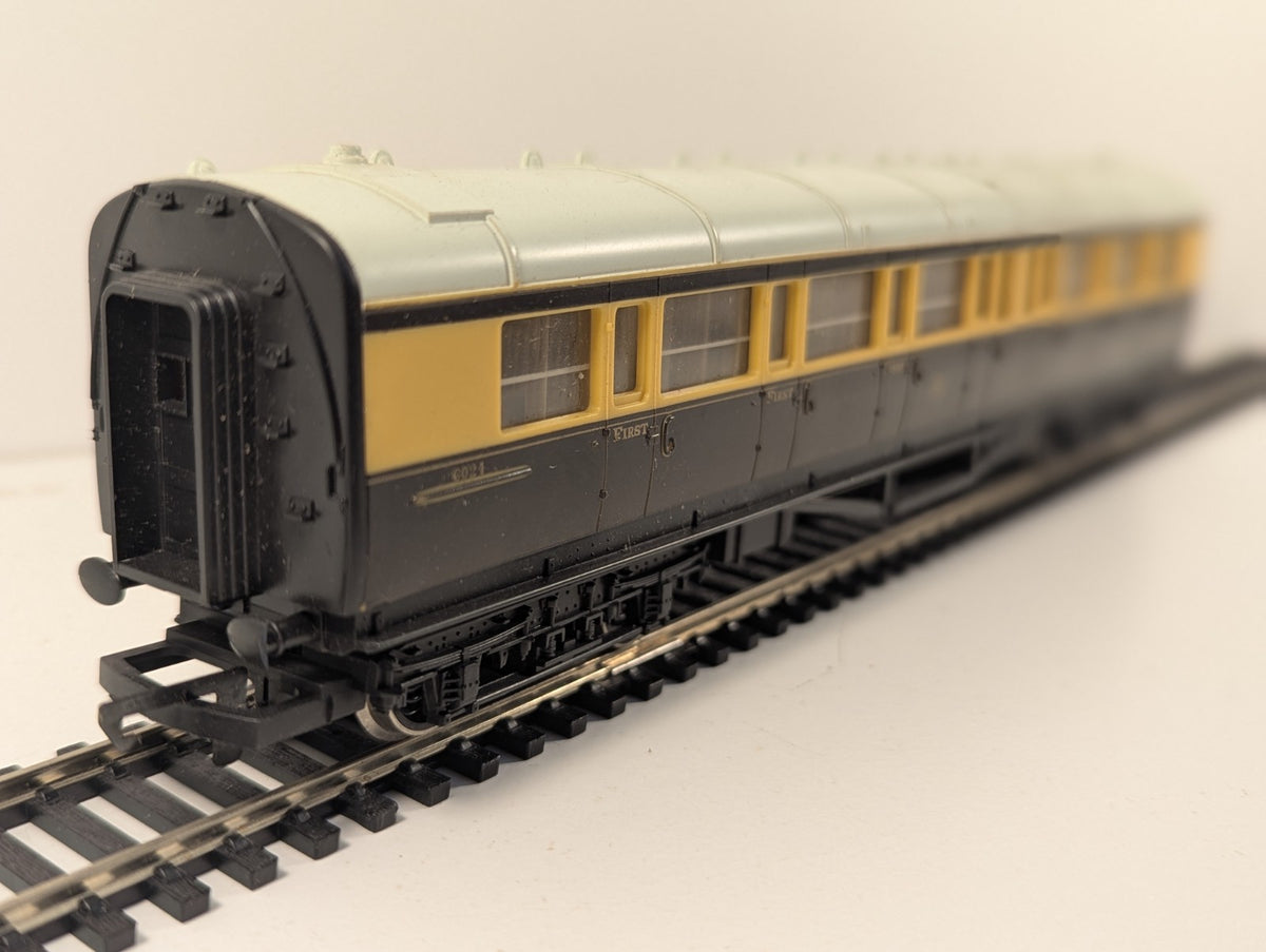 Hornby R456 OO Gauge GWR Composite Coach 6024 – Chocolate & Cream