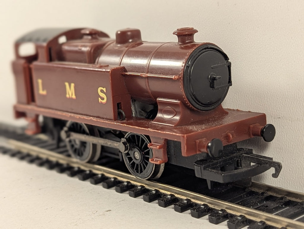 Hornby OO Gauge 0-4-0 Tank Locomotive Steam Locomotive LMS Maroon