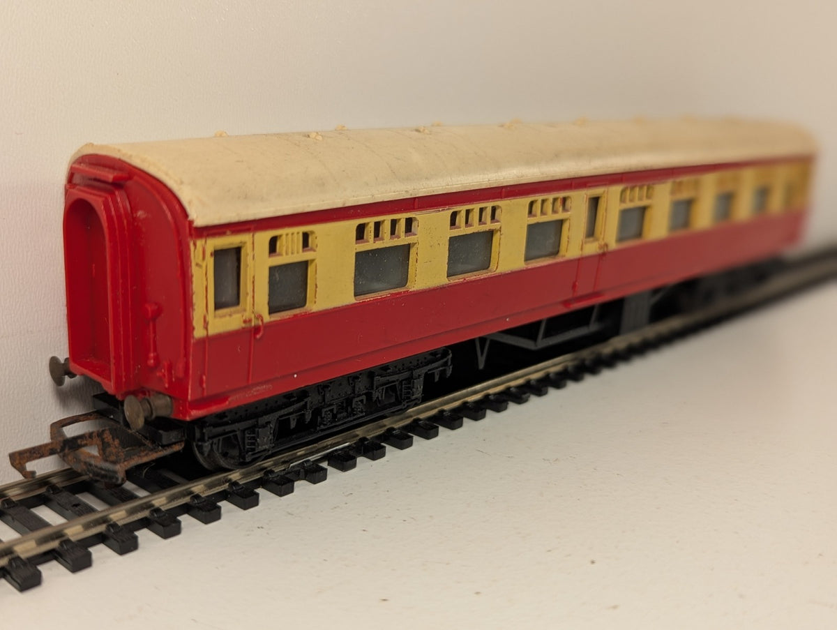Tri-ang OO Gauge BR Composite Coach Maroon & Cream