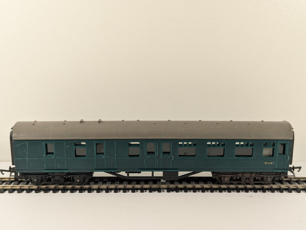 Tri-ang Hornby R622 OO Gauge BR Green Mk1 Corridor Composite Coach