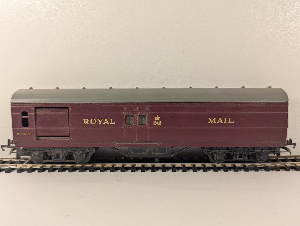 Tri-ang OO Gauge Operating Royal Mail Coach Passenger Coach M30224 BR Maroon R23