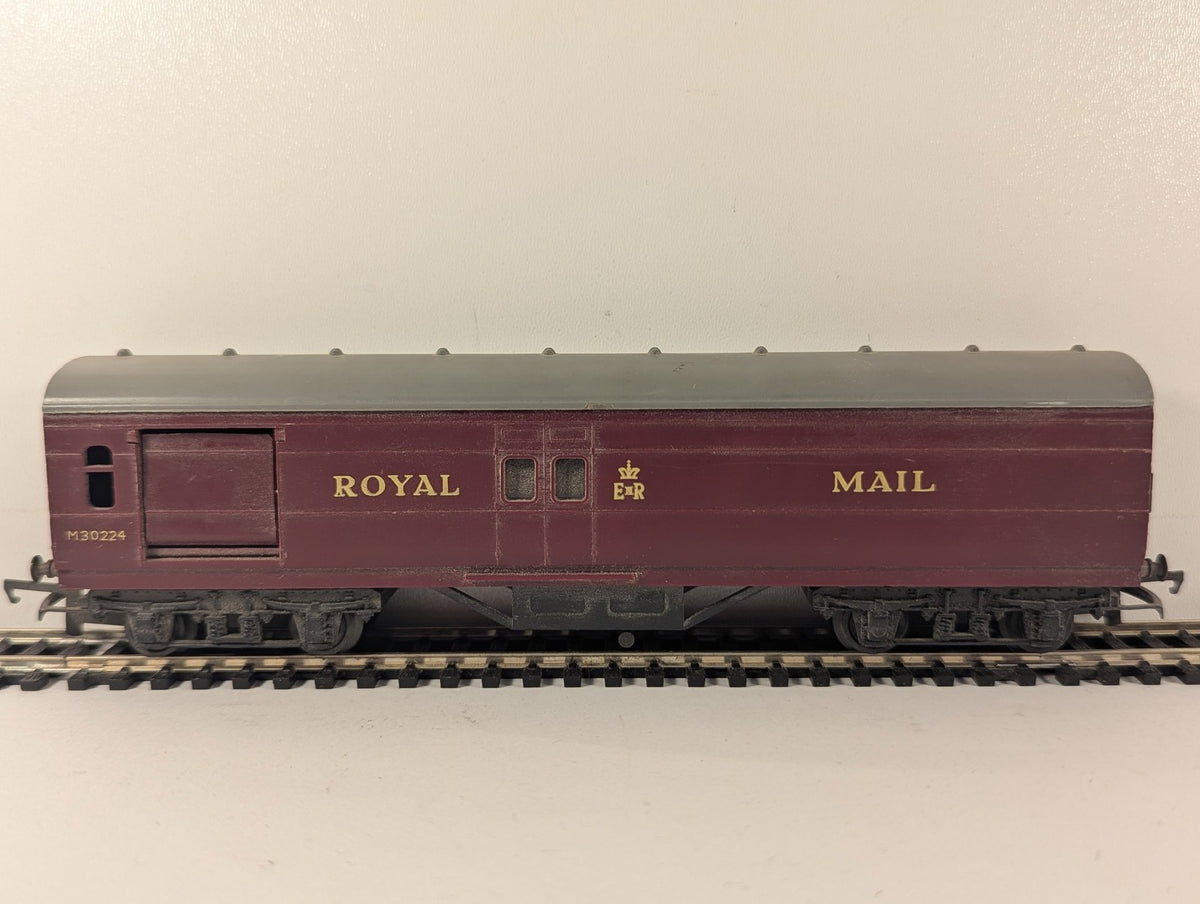Tri-ang OO Gauge Operating Royal Mail Coach Passenger Coach M30224 BR Maroon R23