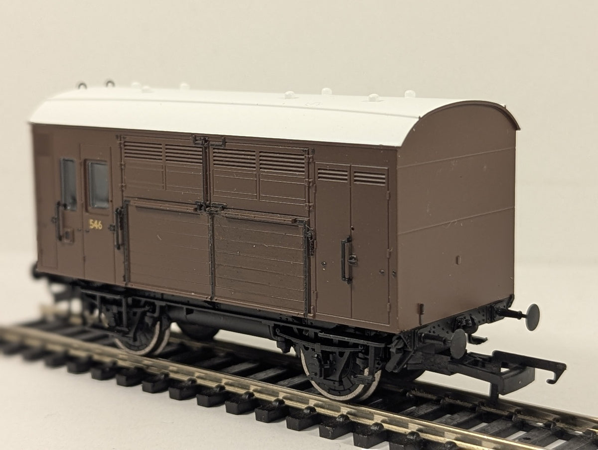 Hornby OO Gauge GWR Horse Box Goods Wagon 546 GWR Brown R6507A