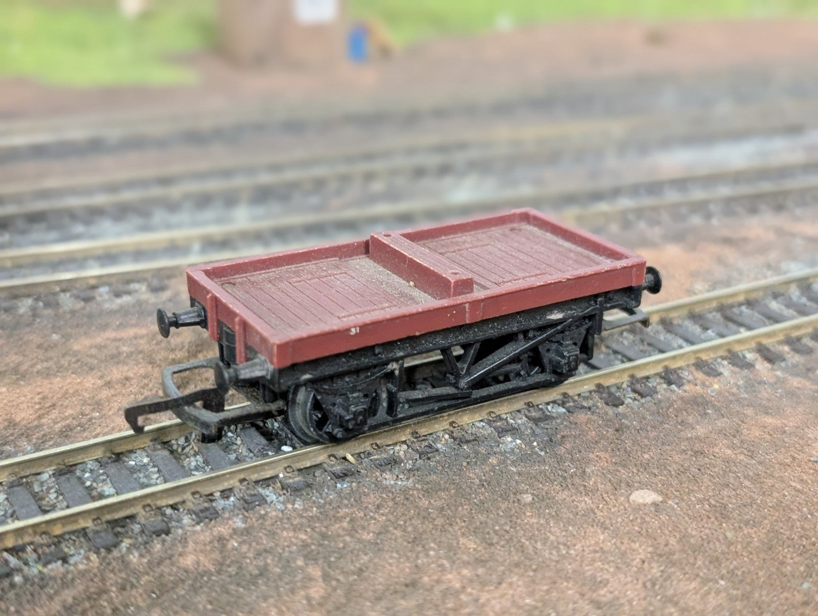 Triang R017 (R17) Bolster Wagon B913011 Red/Brown