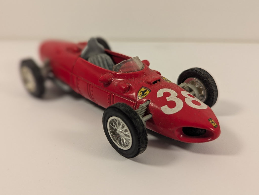 Ferrari 156 F1 #38 Friction Model – 1:35 Scale (1961)