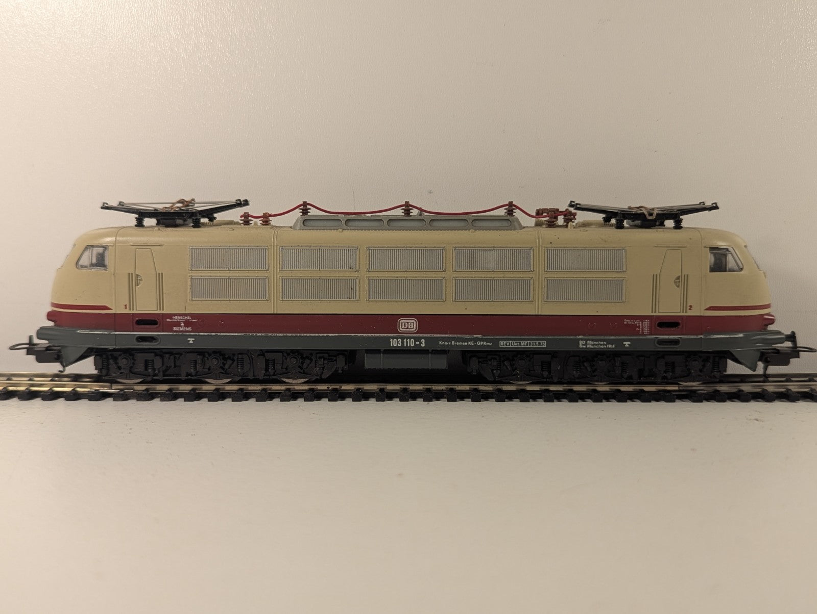 Liliput HO Gauge Class 103 Electric Locomotive 103 110-3 DB TEE Cream