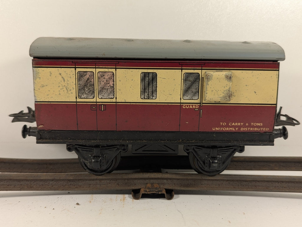 Hornby O Gauge No. 51 Passenger Brake Van Rolling Stock BR Crimson and Cream