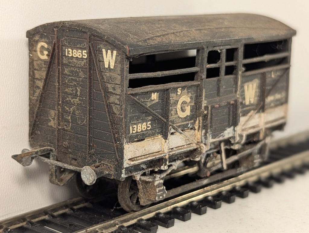 Kit Built OO Gauge GWR Cattle Wagon Goods Wagon 13865 GWR Grey