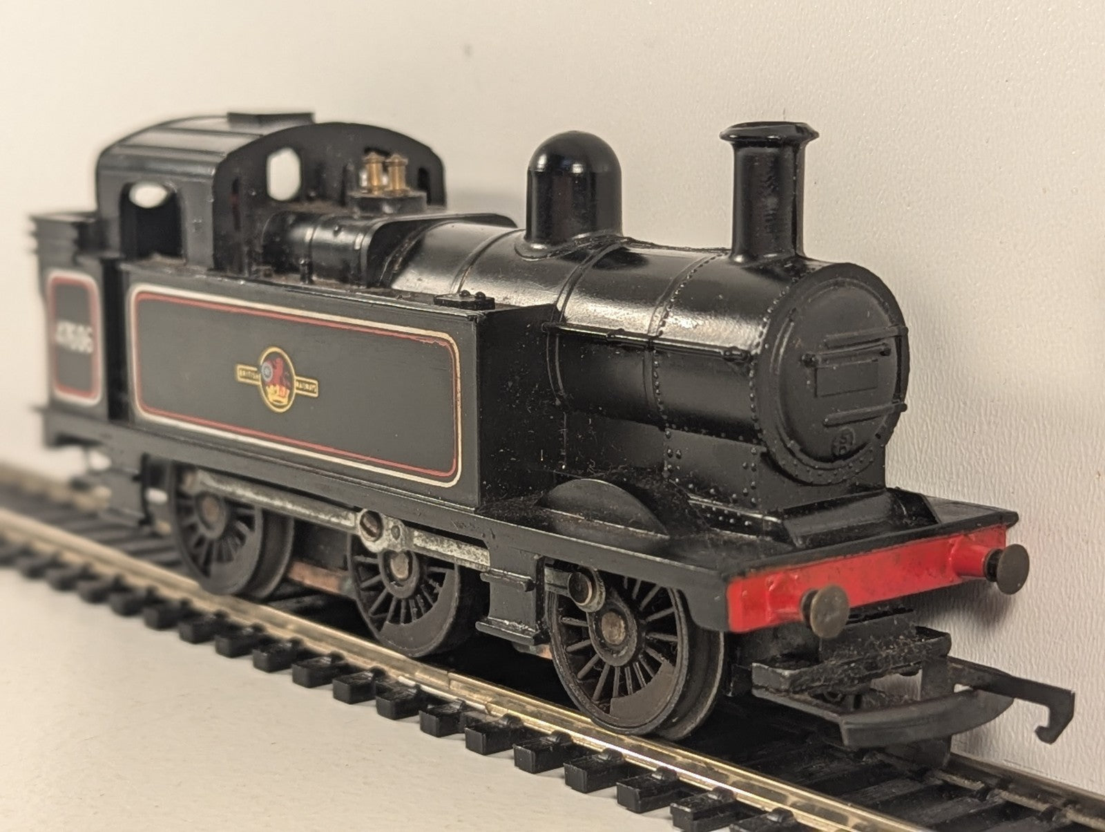 Hornby OO Gauge Class 3F Jinty 0-6-0T Locomotive 47606 BR Black (Early Emblem)
